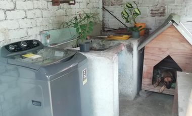 ANDALUCIA, SE VENDE CASA DE UN PISO CON PATIO AMPLIO