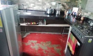 ANDALUCIA, SE VENDE CASA DE UN PISO CON PATIO AMPLIO