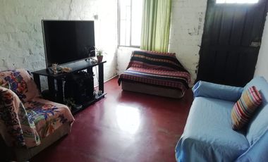 ANDALUCIA, SE VENDE CASA DE UN PISO CON PATIO AMPLIO