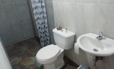ANDALUCIA, SE VENDE CASA DE UN PISO CON PATIO AMPLIO