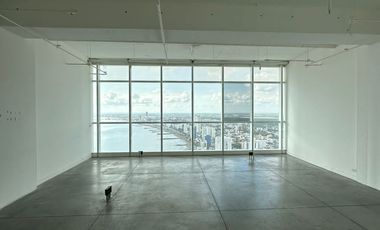 Oficina en el piso 27 de 76 m² en Torre Exertia. Climatizada y con piso