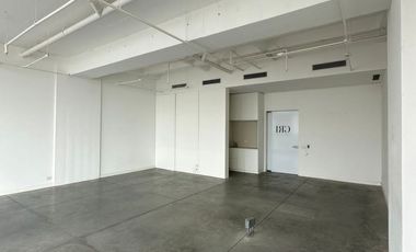 Oficina en el piso 27 de 76 m² en Torre Exertia. Climatizada y con piso