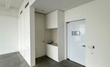 Oficina en el piso 27 de 76 m² en Torre Exertia. Climatizada y con piso