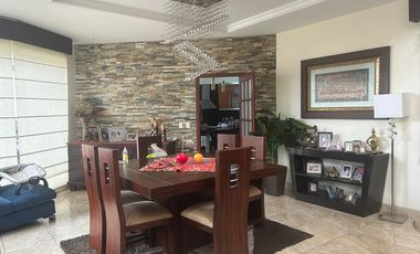 VENTA DE CASA MUY AMPLIA EN VÍA A SAMBORONDÓN