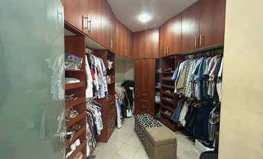 VENTA DE CASA MUY AMPLIA EN VÍA A SAMBORONDÓN
