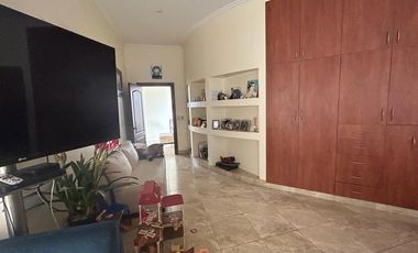 VENTA DE CASA MUY AMPLIA EN VÍA A SAMBORONDÓN