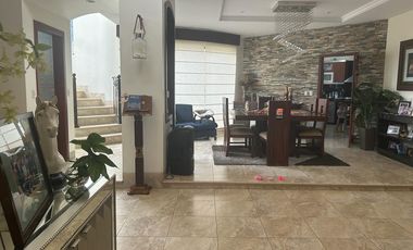 VENTA DE CASA MUY AMPLIA EN VÍA A SAMBORONDÓN