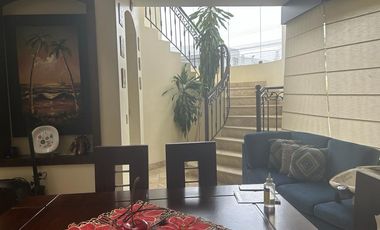 VENTA DE CASA MUY AMPLIA EN VÍA A SAMBORONDÓN