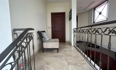 VENTA DE CASA MUY AMPLIA EN VÍA A SAMBORONDÓN