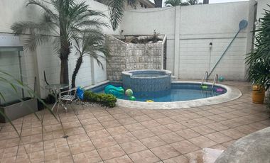 VENTA DE CASA MUY AMPLIA EN VÍA A SAMBORONDÓN