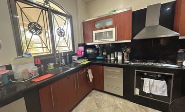 VENTA DE CASA MUY AMPLIA EN VÍA A SAMBORONDÓN