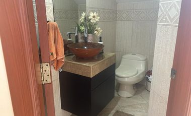 VENTA DE CASA MUY AMPLIA EN VÍA A SAMBORONDÓN