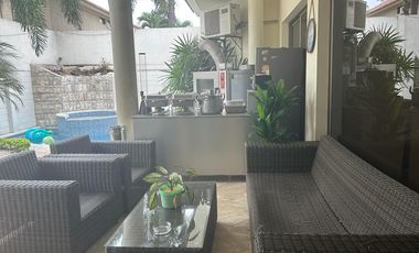 VENTA DE CASA MUY AMPLIA EN VÍA A SAMBORONDÓN
