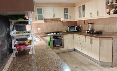 CASA EN VENTA   EN  URBANIZACIÓN  PRIVILEGIADA DE AMBATO, FICOA