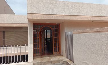 CASA EN VENTA   EN  URBANIZACIÓN  PRIVILEGIADA DE AMBATO, FICOA