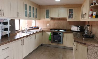 CASA EN VENTA   EN  URBANIZACIÓN  PRIVILEGIADA DE AMBATO, FICOA