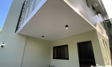 FOR SALE Two (2) Storey Townhouse w/ Roofdeck For Sale in Brgy. Almanza Uno, Las Piñas