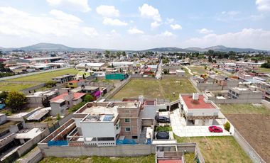 Terreno en venta en Zinacantepec, Col Linda Vista a una cuadra de Av. Adolfo López Mateos, a 5 min del tren interurbano, cercania con primarias, facul