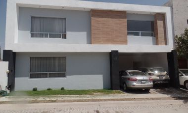 CASA EN VENTA AL NORPONIENTE RUSCELLO AGUASCALIENTES
