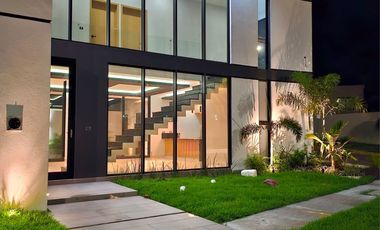 Casa Inteligente en Venta con Alberca, Playa Privada y en Esquina, Ubicada en el Residencial Playas del Conchal. Zona Residencial y de Alta Plusvalía