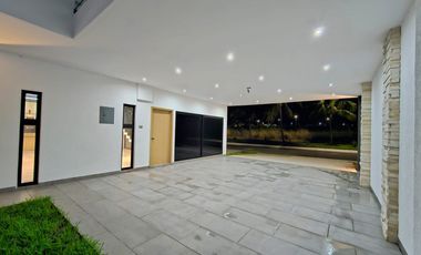 Casa Inteligente en Venta con Alberca, Playa Privada y en Esquina, Ubicada en el Residencial Playas del Conchal. Zona Residencial y de Alta Plusvalía