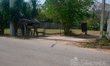 BEAUTIFUL 4 RAI LOT WITH 3 BED / 2 BATH HOUSE AND 30 METERS OF RIVERFRONT JUST 10 MINUTES FROM DOWNTOWN!!!