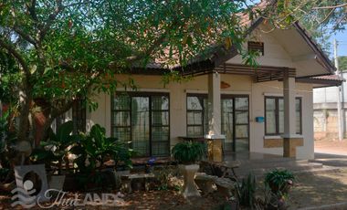 BEAUTIFUL 4 RAI LOT WITH 3 BED / 2 BATH HOUSE AND 30 METERS OF RIVERFRONT JUST 10 MINUTES FROM DOWNTOWN!!!