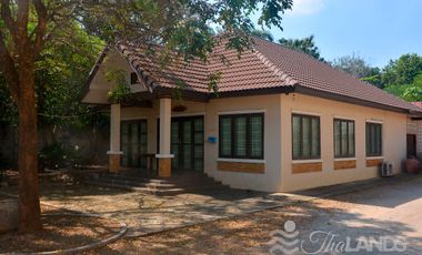 BEAUTIFUL 4 RAI LOT WITH 3 BED / 2 BATH HOUSE AND 30 METERS OF RIVERFRONT JUST 10 MINUTES FROM DOWNTOWN!!!