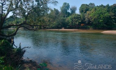 BEAUTIFUL 4 RAI LOT WITH 3 BED / 2 BATH HOUSE AND 30 METERS OF RIVERFRONT JUST 10 MINUTES FROM DOWNTOWN!!!