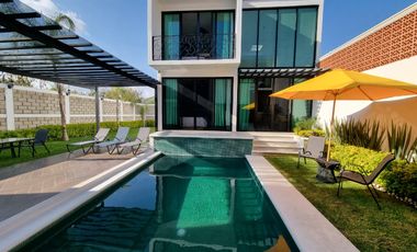 RENTA hermosa casa Villa del Sol con Alberca climatizada y enorme jardín de diseño único, EN TONATICO EDOMEX. Renta por noche DE FIN DE SEMANA