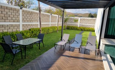 RENTA hermosa casa Villa del Sol con Alberca climatizada y enorme jardín de diseño único, EN TONATICO EDOMEX. Renta por noche DE FIN DE SEMANA