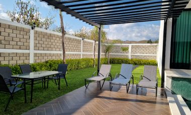 RENTA hermosa casa Villa del Sol con Alberca climatizada y enorme jardín de diseño único, EN TONATICO EDOMEX. Renta por noche DE FIN DE SEMANA