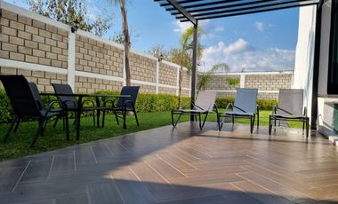 RENTA hermosa casa Villa del Sol con Alberca climatizada y enorme jardín de diseño único, EN TONATICO EDOMEX. Renta por noche DE FIN DE SEMANA