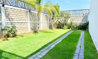 RENTA hermosa casa Villa del Sol con Alberca climatizada y enorme jardín de diseño único, EN TONATICO EDOMEX. Renta por noche DE FIN DE SEMANA