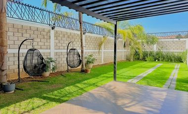 RENTA hermosa casa Villa del Sol con Alberca climatizada y enorme jardín de diseño único, EN TONATICO EDOMEX. Renta por noche DE FIN DE SEMANA