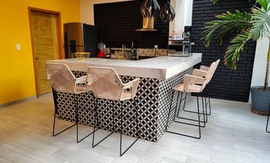 RENTA hermosa casa Villa del Sol con Alberca climatizada y enorme jardín de diseño único, EN TONATICO EDOMEX. Renta por noche DE FIN DE SEMANA