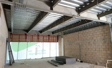 Se Renta Local Comercial en Cancun Plaza Meet Point Blvd Cumbres en Planta Baja