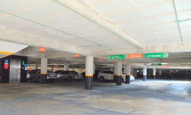 Se Renta Local Comercial en Cancun Plaza Meet Point Blvd Cumbres en Planta Baja