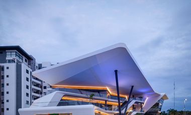 Se Renta Local Comercial en Cancun Plaza Meet Point Blvd Cumbres en Planta Baja