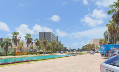 Se Renta Local Comercial en Cancun Plaza Meet Point Blvd Cumbres en Planta Baja