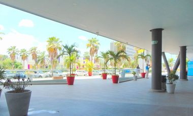 Se Renta Local Comercial en Cancun Plaza Meet Point Blvd Cumbres en Planta Baja