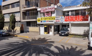 Excelente y elegante local comercial en el centro a unos pasos glorieta Revolucion, con estacionamiento.