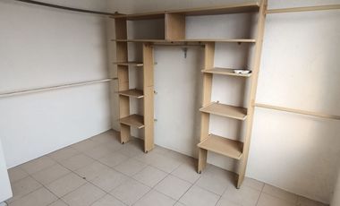 Casa en Fracc. Lagos de Puente Moreno con recámaras climatizadas. Incluye servicio de agua