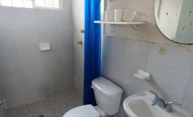 Casa en Fracc. Lagos de Puente Moreno con recámaras climatizadas. Incluye servicio de agua