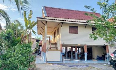 2-storey detached house for sale and 5 rooms for rent, full tenants, area 281 wah, with car and motorcycle parking in Samra, Khon Kaen, community area Next to the main road of the village, suitable for investment, living, earning income immediately