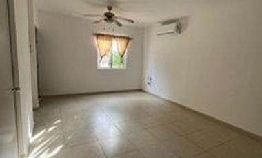 CASA  EN VENTA EN PUERTO MORELOS, A UNOS MINUTOS DEL MAR, exclusivo residencial  $2,790.000