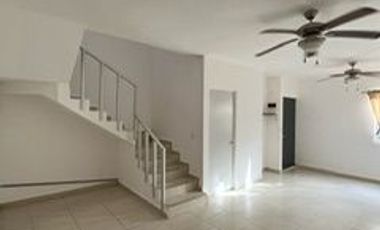 CASA  EN VENTA EN PUERTO MORELOS, A UNOS MINUTOS DEL MAR, exclusivo residencial  $2,790.000
