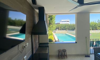 Impecable Casa Mediterránea en Condominio cerca de Colegio Alemán