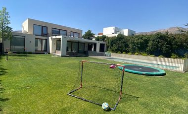 Impecable Casa Mediterránea en Condominio cerca de Colegio Alemán