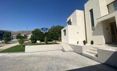 Impecable Casa Mediterránea en Condominio cerca de Colegio Alemán